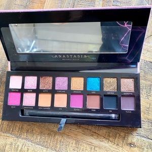 Anastasia Beverly Hills x AMREZY